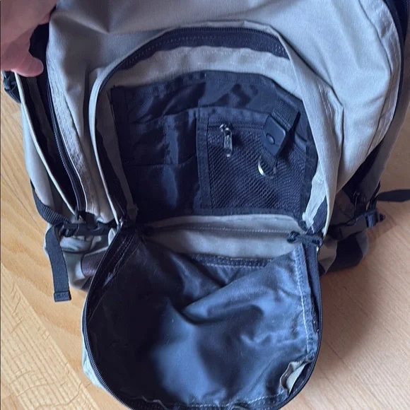 Back to school — Eastpak Tan and Black Backpack with durable leather bottom - Picture 3 of 6